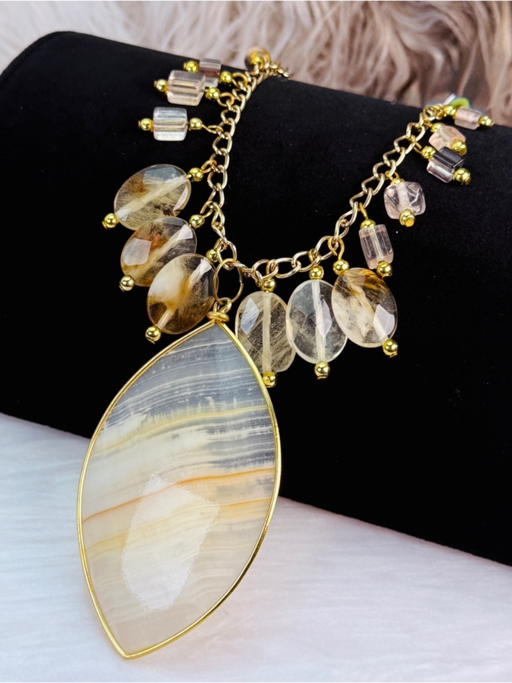 Gorgeous vintage oversized shell pendant bohemian Island chic statement necklace